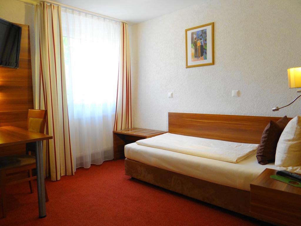 Hotel Schuetzenhof Spa Garden Buerstadt Экстерьер фото
