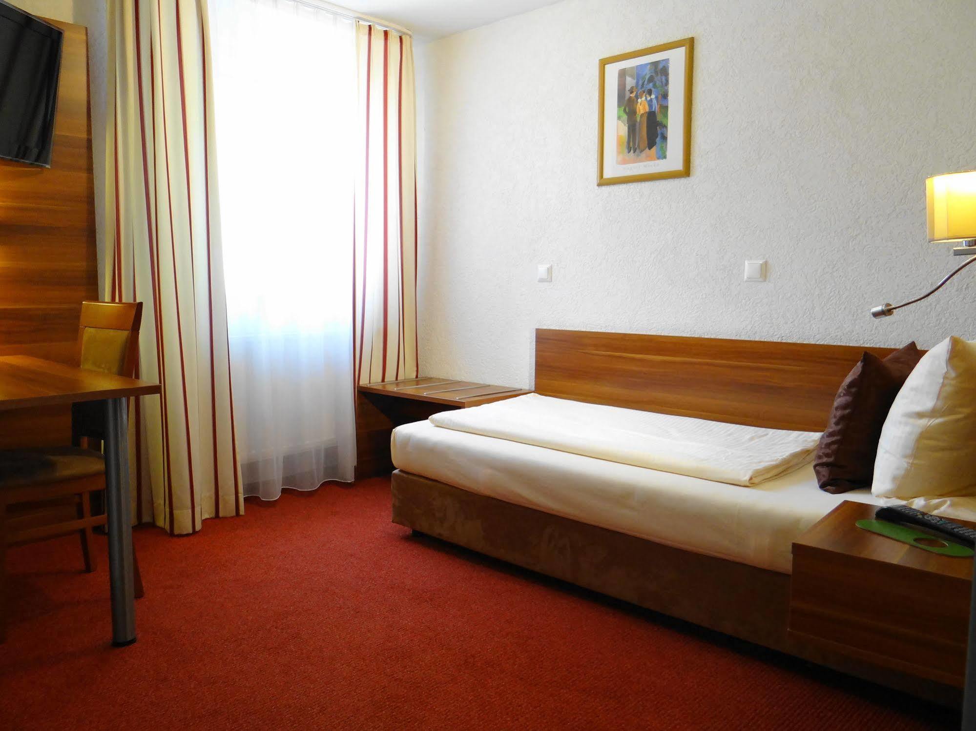 Hotel Schuetzenhof Spa Garden Buerstadt Экстерьер фото